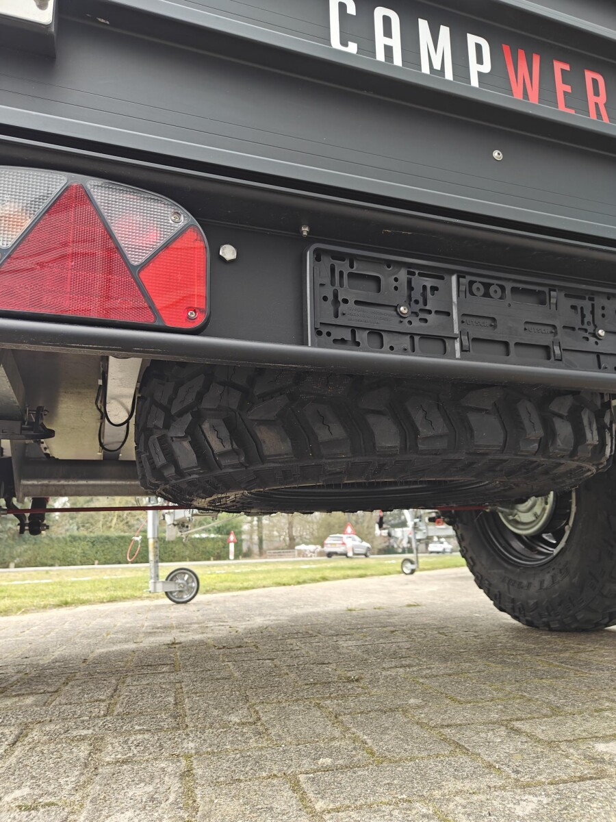 Repuesto de llanta para Offroader + Soporte